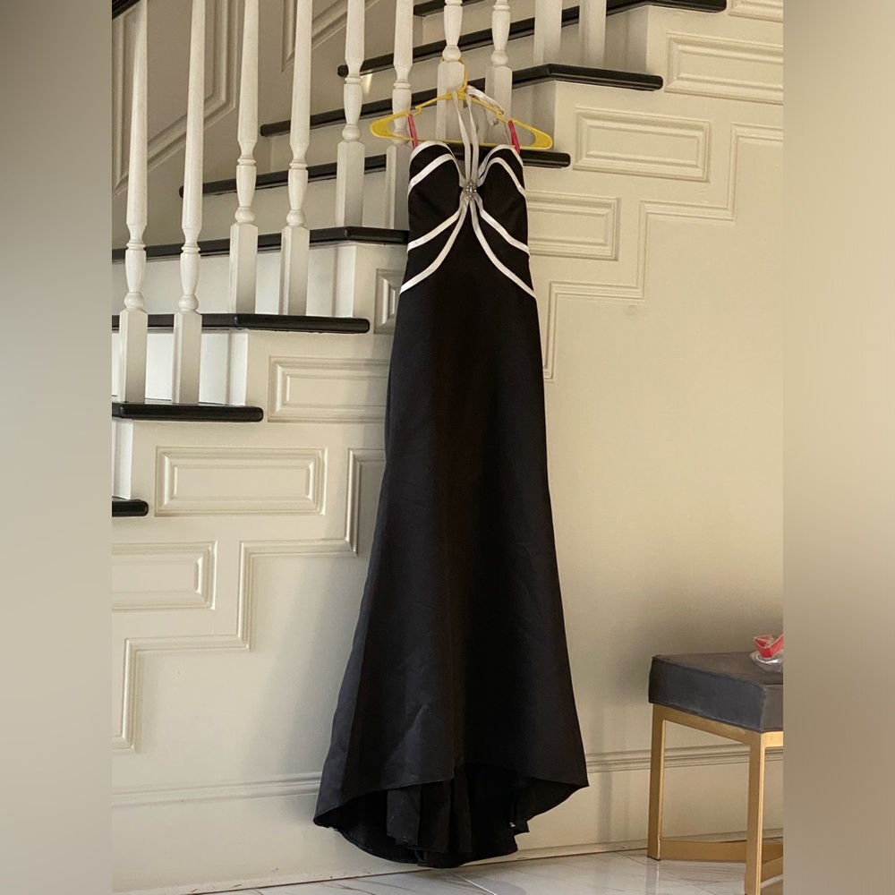 Formal dress strapless - never worn